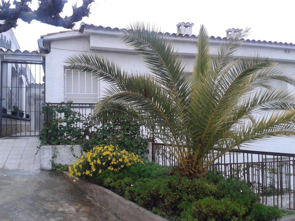 Hostal Los Pinares Lloret de Mar Exterior photo